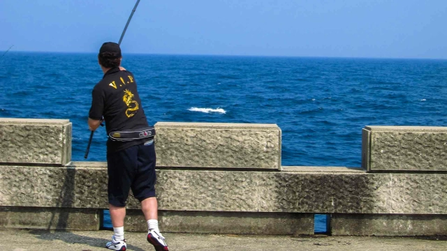 投げ釣りギャラリー 夏の島根県浜田沖 遠投カゴで狙うヒラマサ