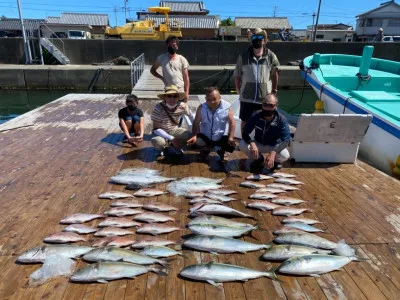 海上釣堀 辨屋の2021年8月4日(水)2枚目の写真