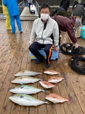 海上釣堀 辨屋の2021年10月18日(月)3枚目の写真