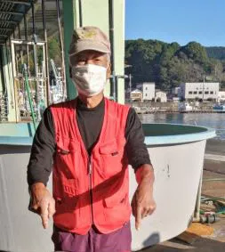 三重外湾漁協 錦事業所直営 釣り筏の2021年11月4日(木)1枚目の写真