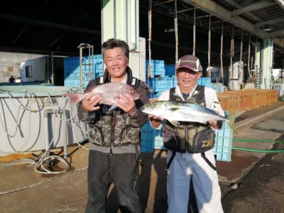 三重外湾漁協 錦事業所直営 釣り筏の2021年11月14日(日)1枚目の写真