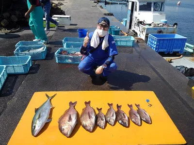 海上つり堀まるやの2022年4月8日(金)1枚目の写真