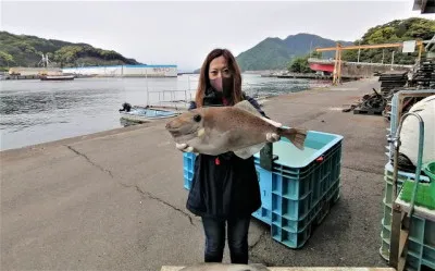 三重外湾漁協 錦事業所直営 釣り筏の2022年5月11日(水)1枚目の写真