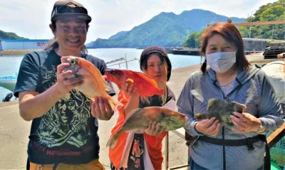 三重外湾漁協 錦事業所直営 釣り筏の2022年6月3日(金)1枚目の写真