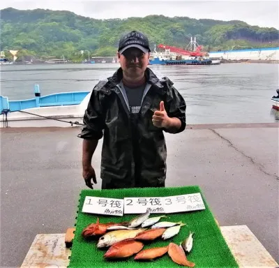 三重外湾漁協 錦事業所直営 釣り筏の2022年6月11日(土)1枚目の写真