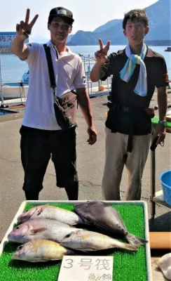 三重外湾漁協 錦事業所直営 釣り筏の2022年7月1日(金)2枚目の写真