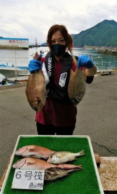 三重外湾漁協 錦事業所直営 釣り筏の2022年7月14日(木)1枚目の写真