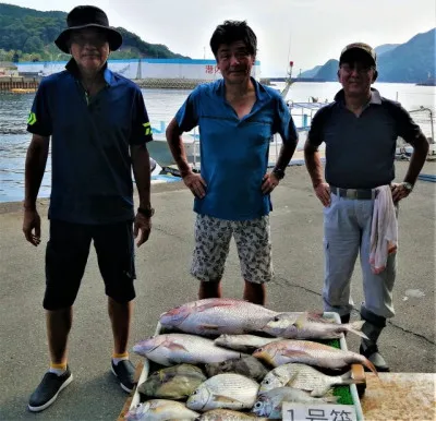 三重外湾漁協 錦事業所直営 釣り筏の2022年7月18日(月)1枚目の写真