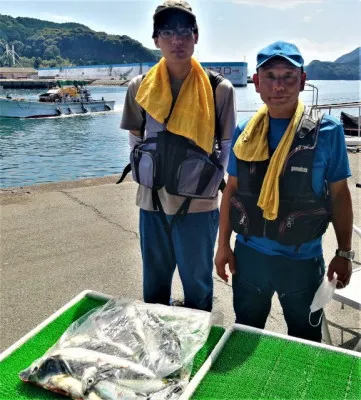 三重外湾漁協 錦事業所直営 釣り筏の2022年8月19日(金)1枚目の写真