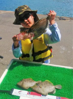 三重外湾漁協 錦事業所直営 釣り筏の2023年5月4日(木)1枚目の写真