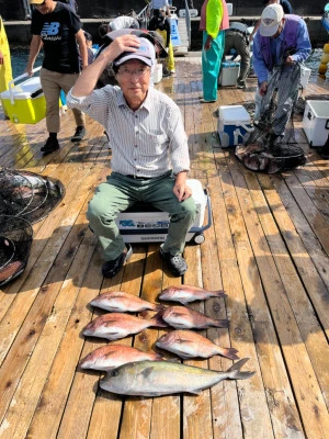 海上釣堀 辨屋の2023年10月6日(金)5枚目の写真