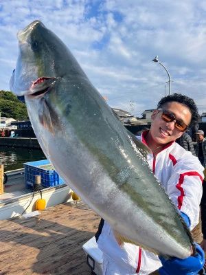 海上釣堀 辨屋の2023年11月15日(水)1枚目の写真