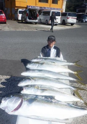 丸銀釣りセンターの2023年11月2日(木)5枚目の写真