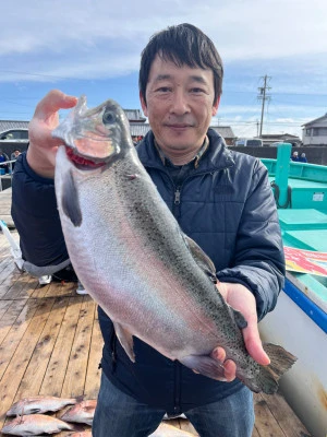 海上釣堀 辨屋の2024年2月8日(木)3枚目の写真