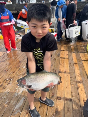 海上釣堀 辨屋の2024年4月28日(日)1枚目の写真