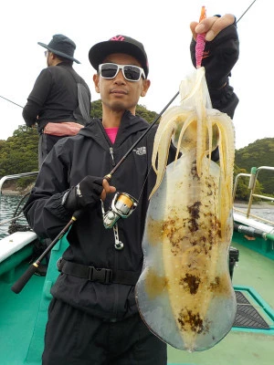 釣り船 久勝丸の2024年5月15日(水)3枚目の写真