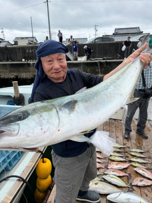 海上釣堀 辨屋の2024年10月4日(金)3枚目の写真