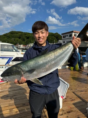 海上釣堀 辨屋の2024年10月12日(土)1枚目の写真