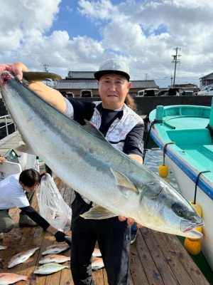 海上釣堀 辨屋の2024年10月15日(火)1枚目の写真