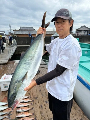 海上釣堀 辨屋の2024年10月16日(水)1枚目の写真