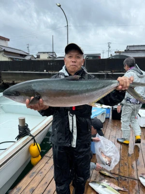 海上釣堀 辨屋の2024年10月18日(金)4枚目の写真