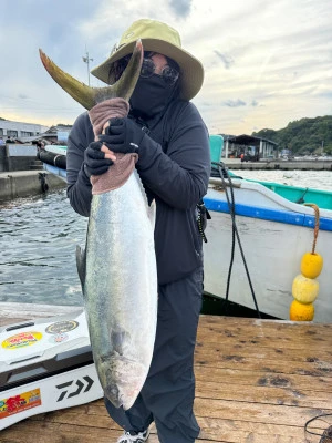 海上釣堀 辨屋の2024年10月30日(水)1枚目の写真