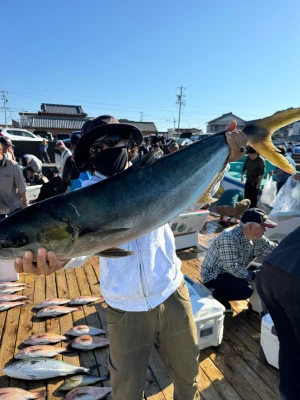 海上釣堀 辨屋の2024年11月12日(火)5枚目の写真